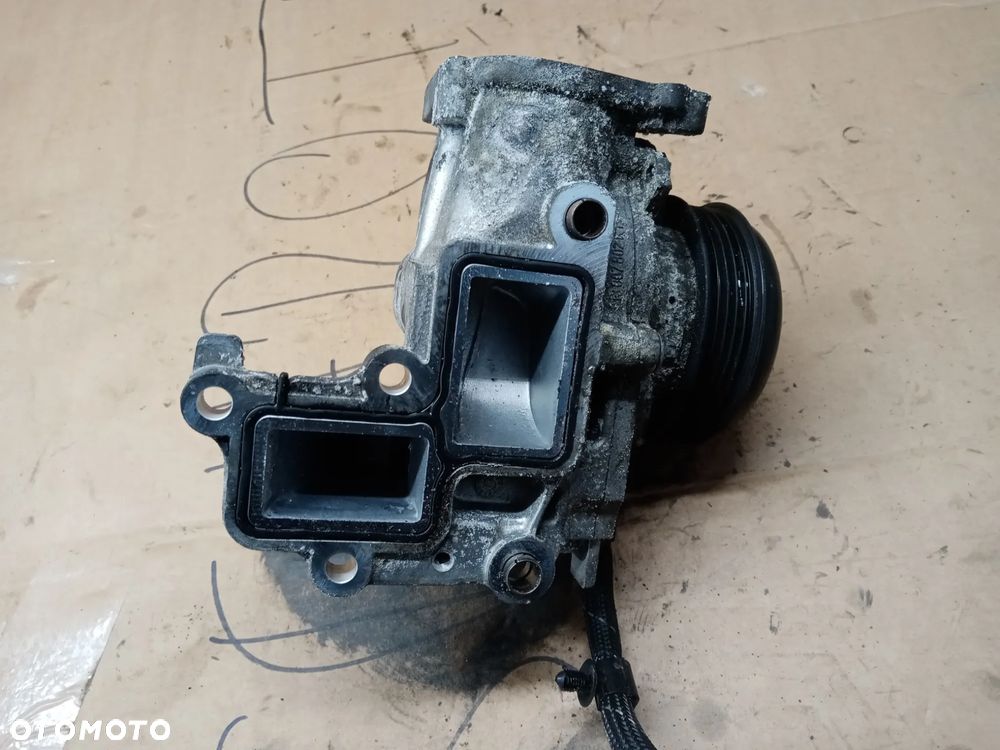 Pompa wody płynu koło Mercedes E-Klasa W213 2.0 CDI A6542000001 - 4