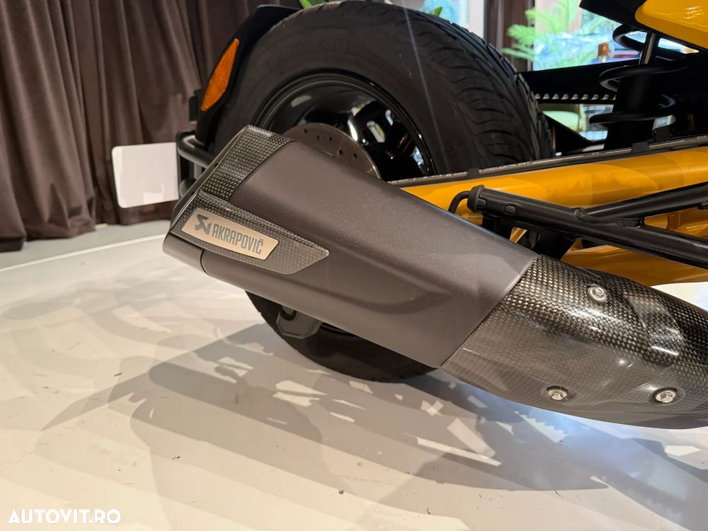Can-Am Spyder - 11