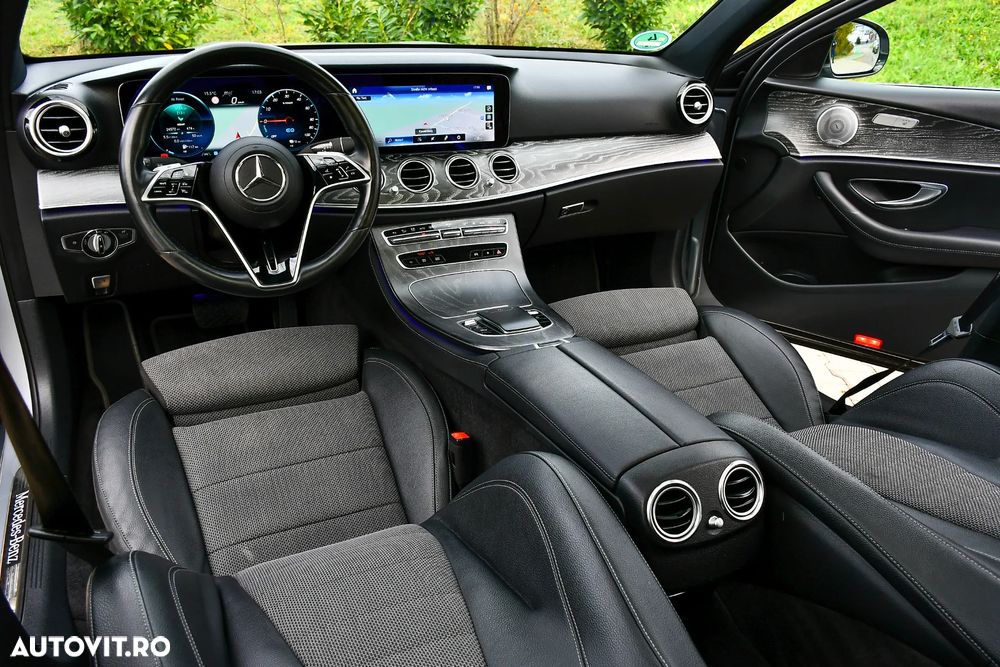 Mercedes-Benz E 300 de Aut. - 33