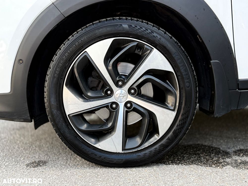 Hyundai Tucson 2.0 CRDI 4WD 6AT Luxury Pack+ - 31