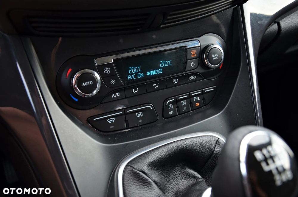 Ford Kuga 1.5 EcoBoost 2x4 Titanium - 40