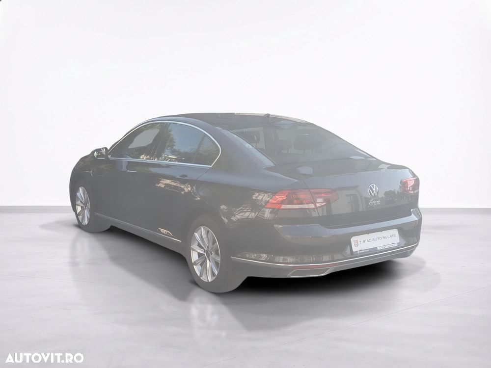 Volkswagen Passat - 4