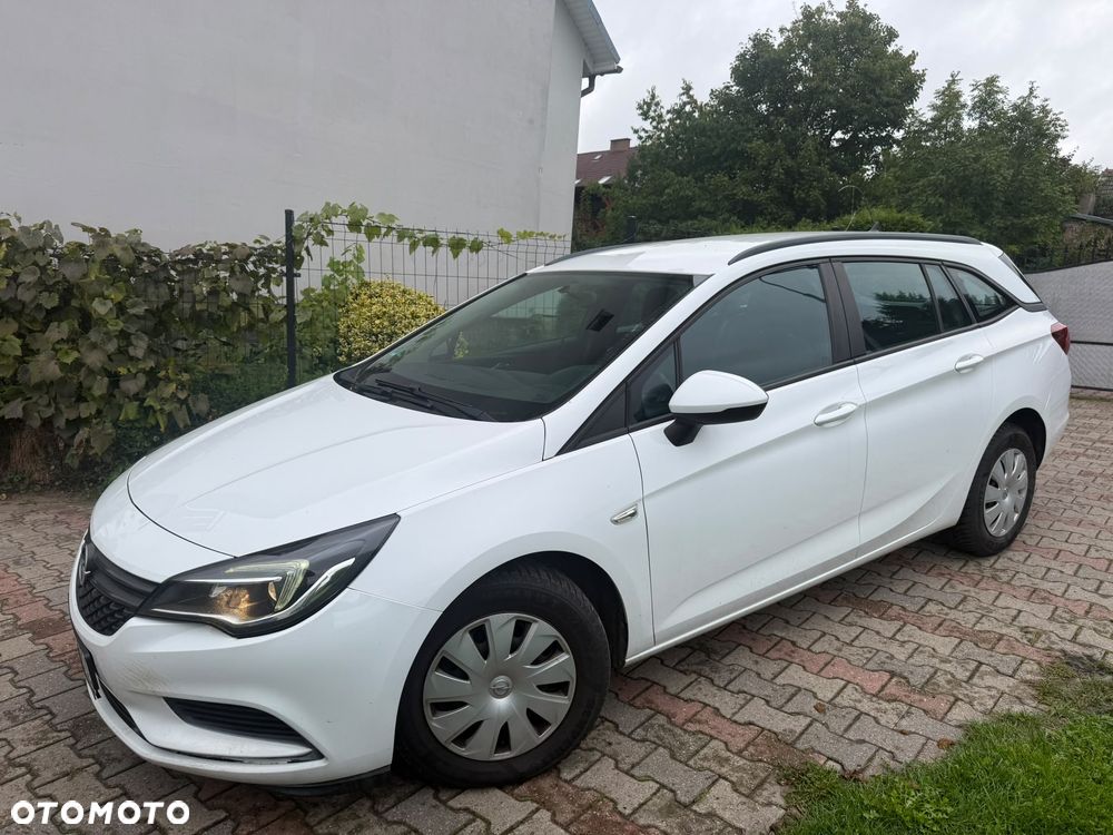 Opel Astra 1.6 CDTI Essentia - 1