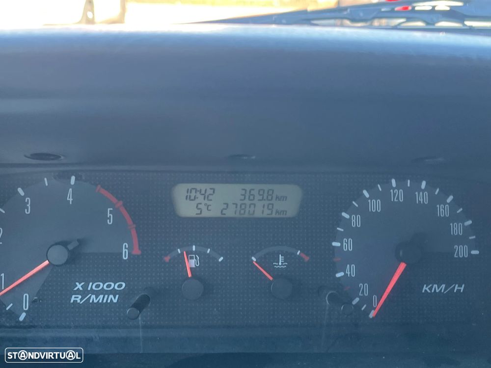 Nissan Terrano II Van - 18