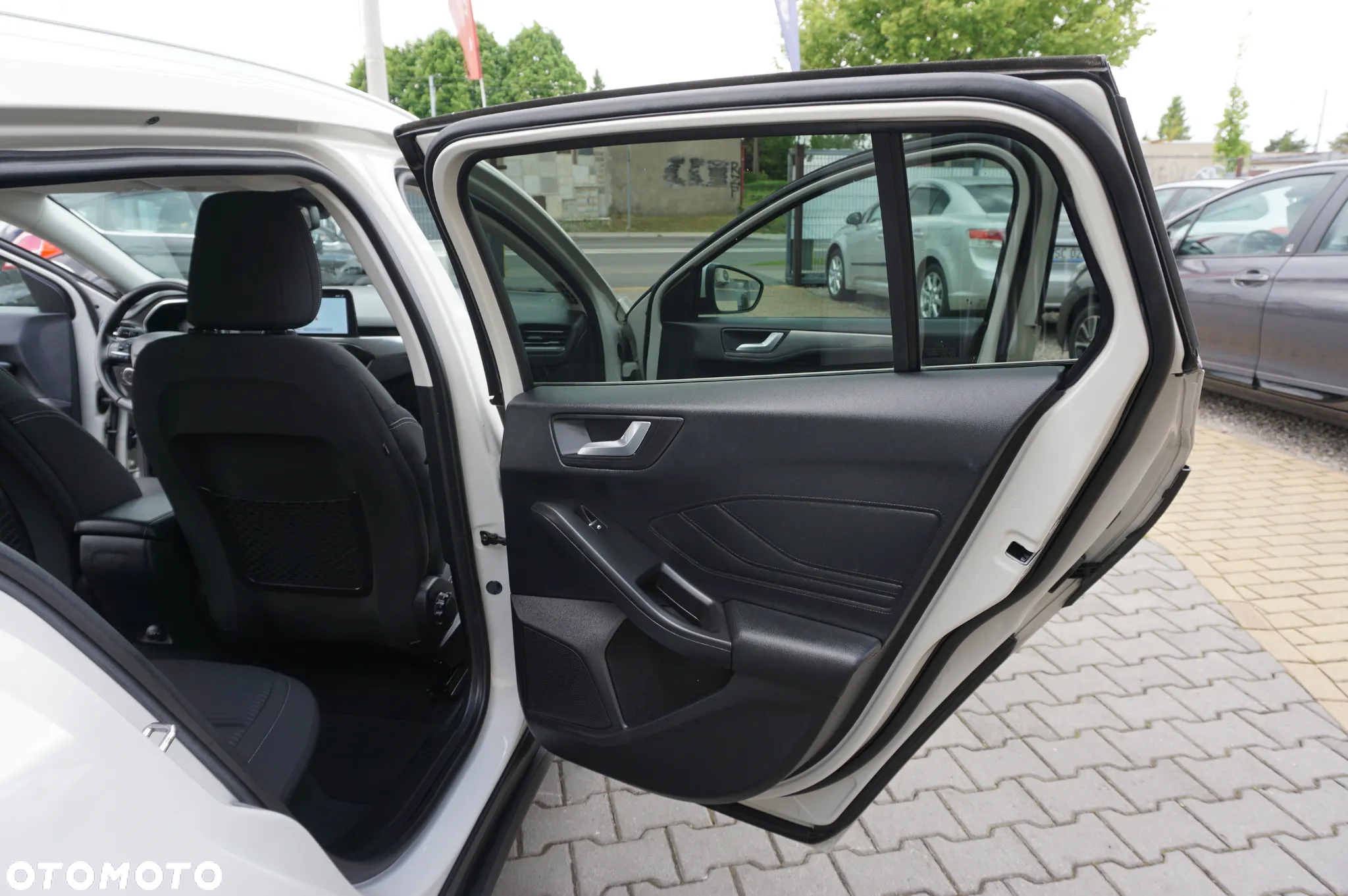 Ford Focus Turnier 2.0 EcoBlue Start-Stopp-System TITANIUM - 29