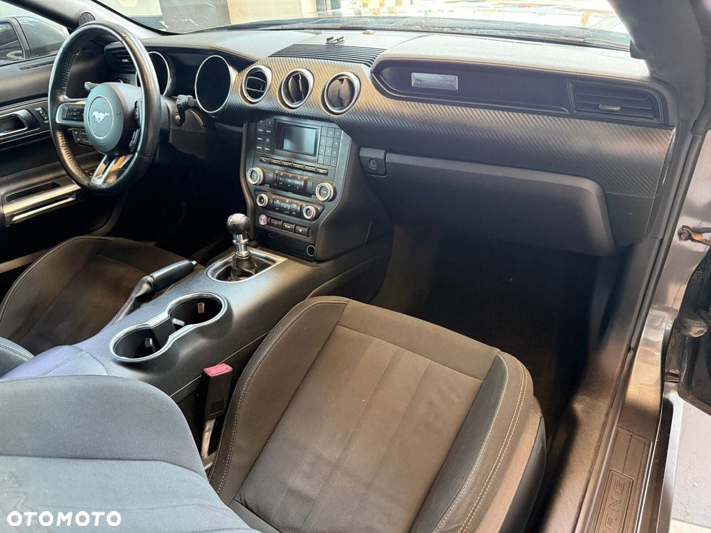 Ford Mustang - 13