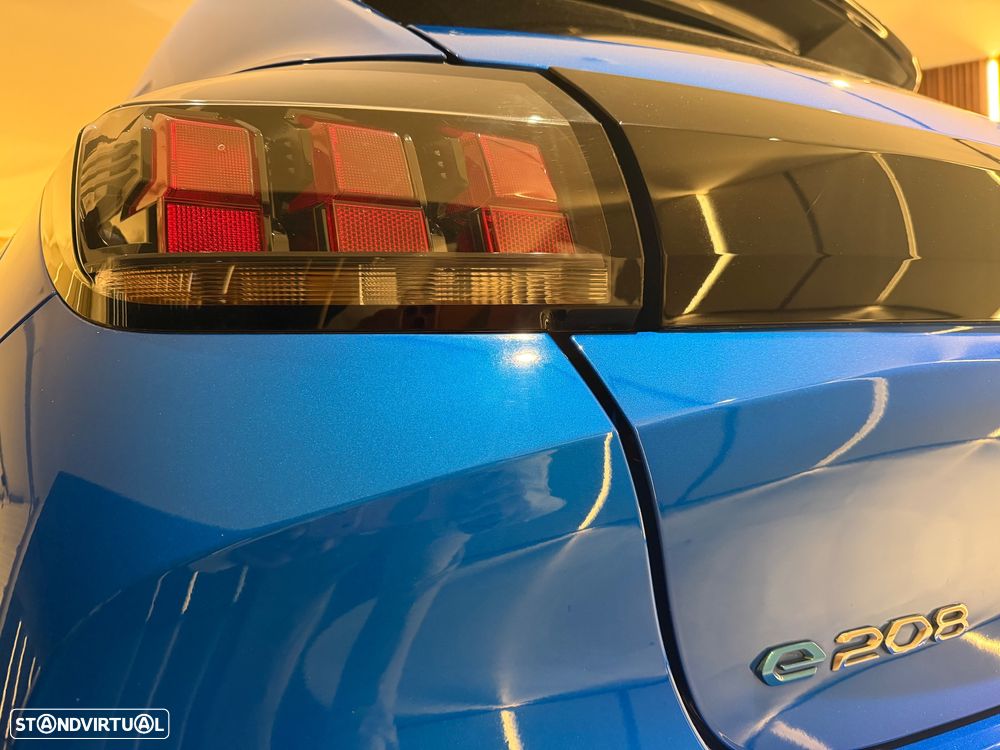 Peugeot e-208 - 14