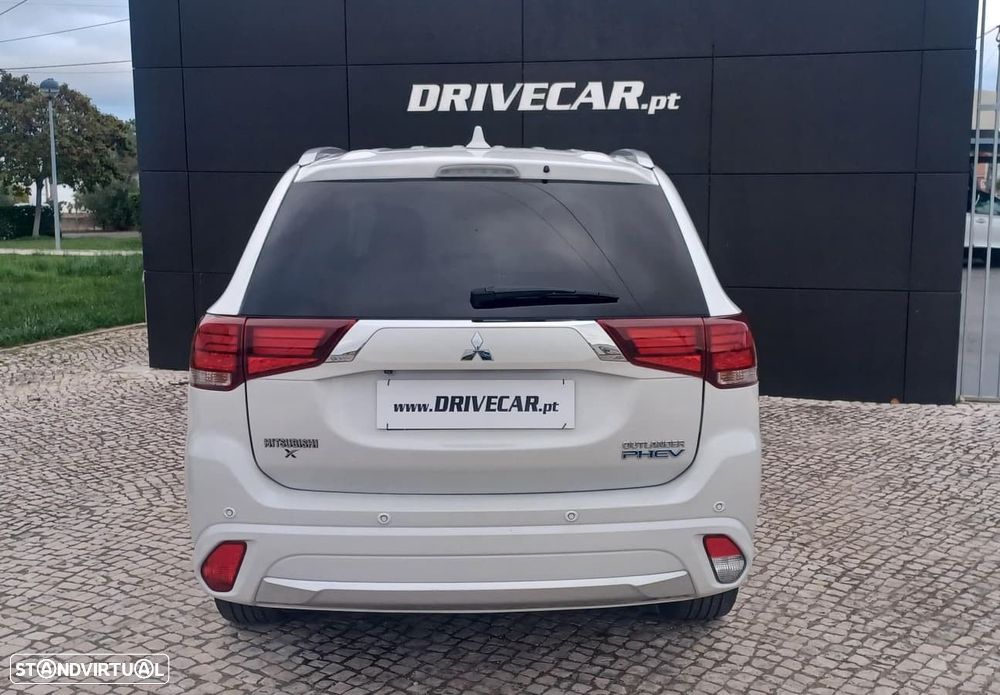 Mitsubishi Outlander - 3