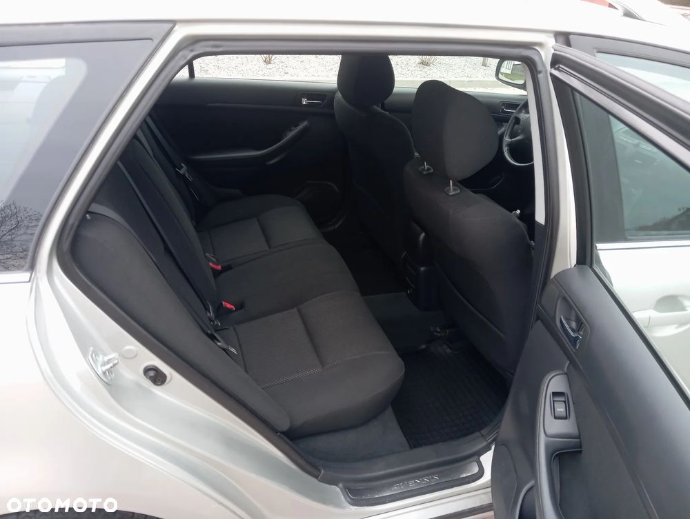 Toyota Avensis - 14