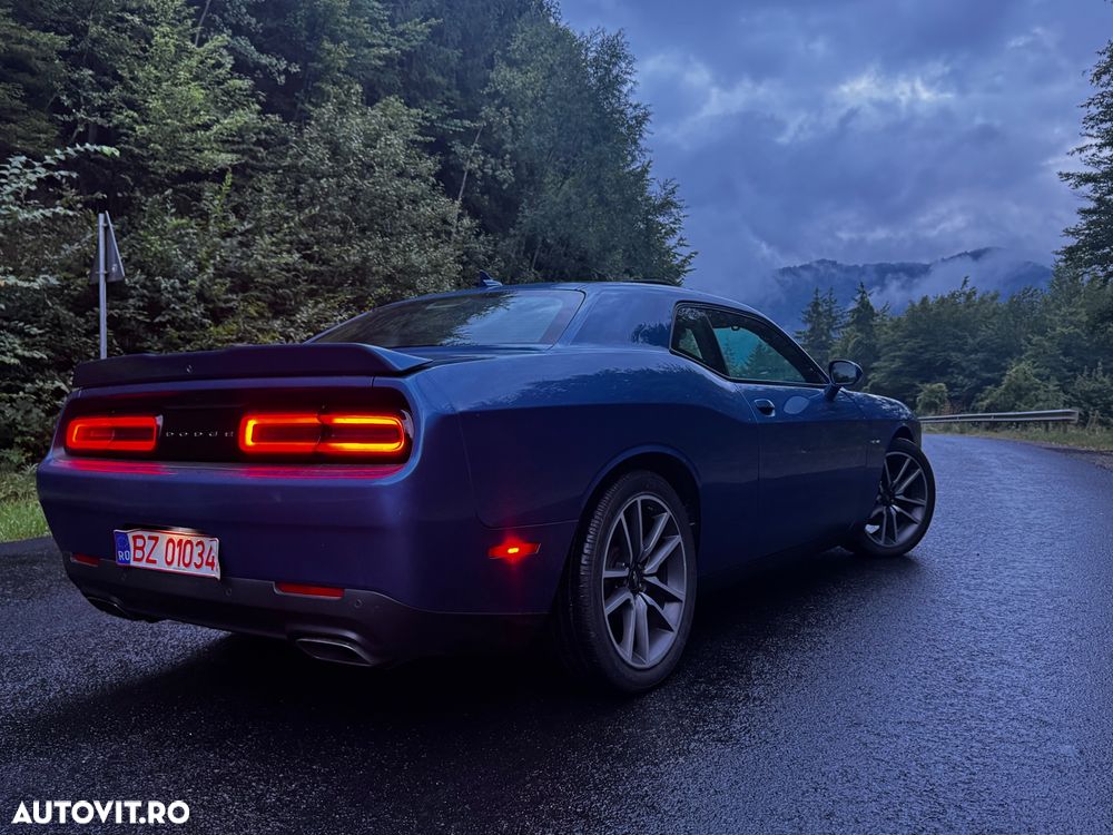 Dodge Challenger - 10