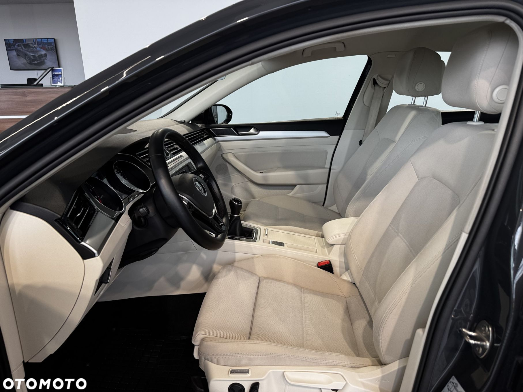 Volkswagen Passat - 15