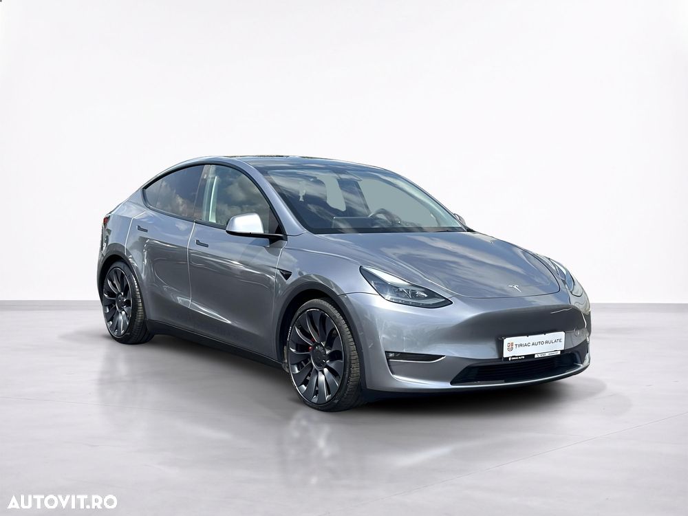 Tesla Model Y - 8