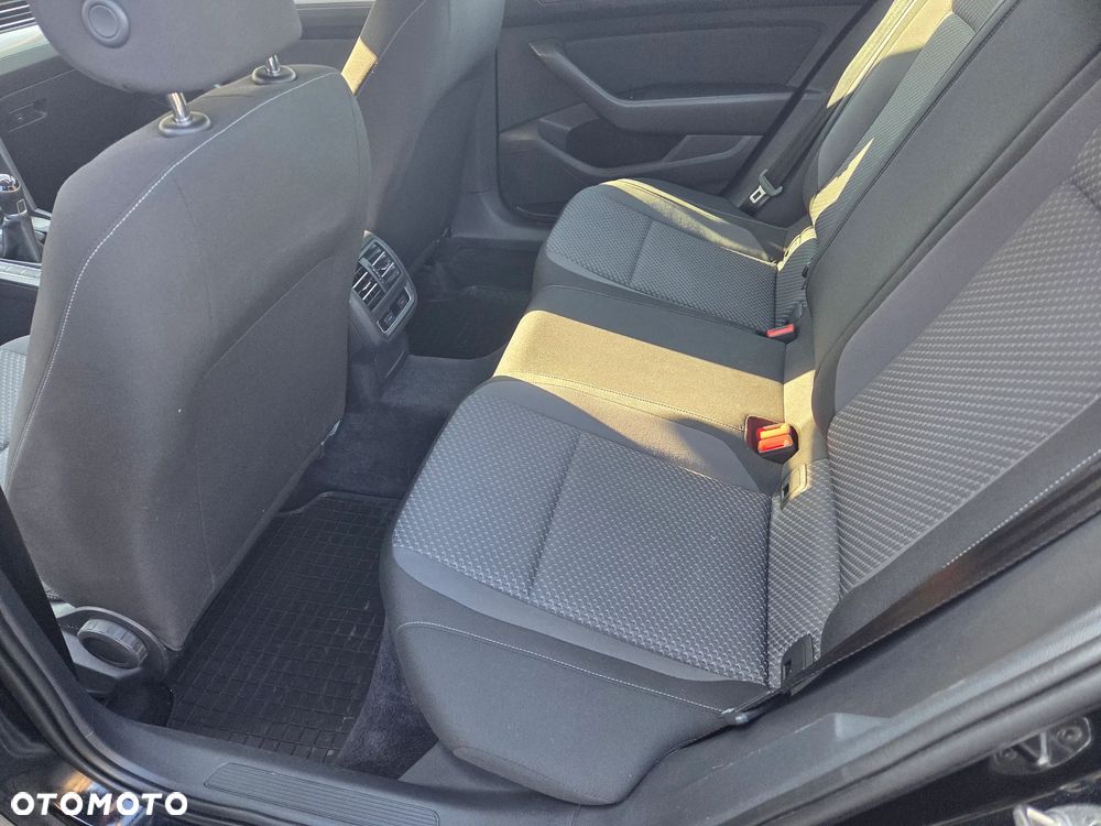 Volkswagen Passat 2.0 TDI SCR Comfortline - 8