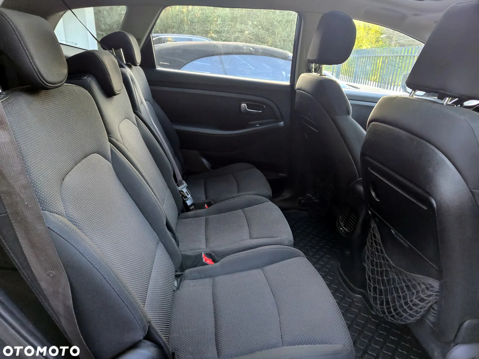 Kia Carens 1.7 CRDi L 7os - 9