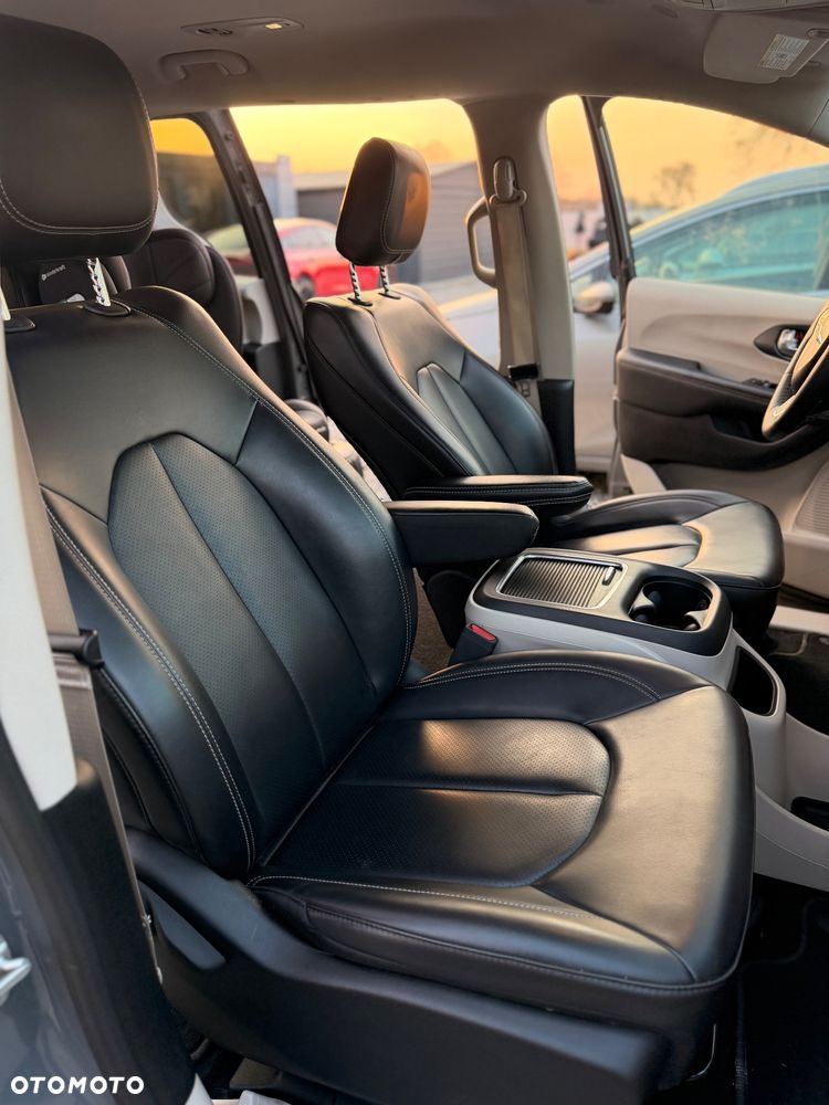 Chrysler Pacifica - 24