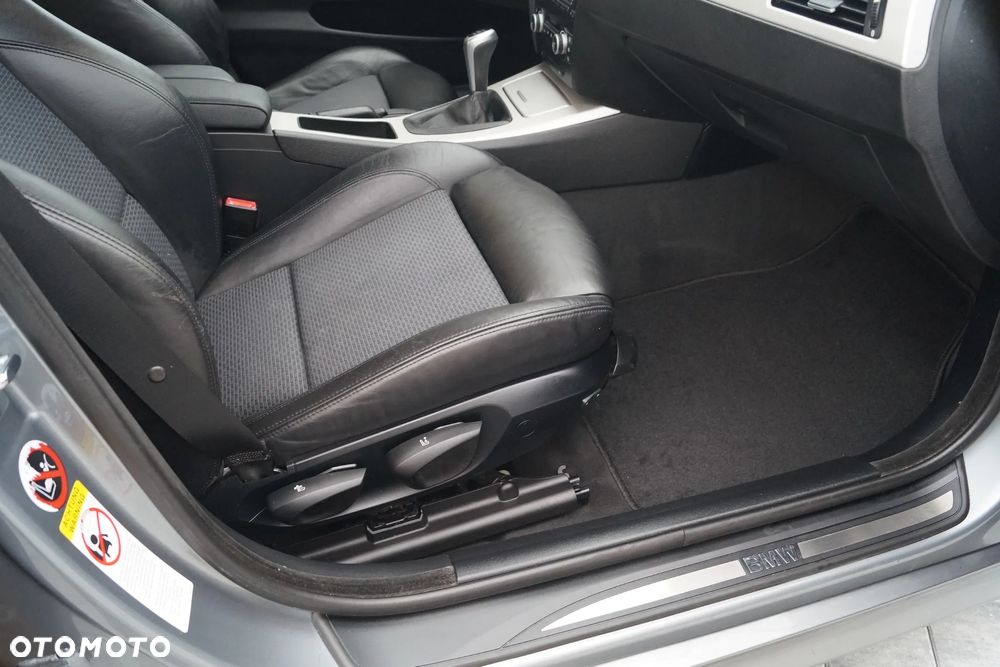 BMW Seria 3 325i - 16