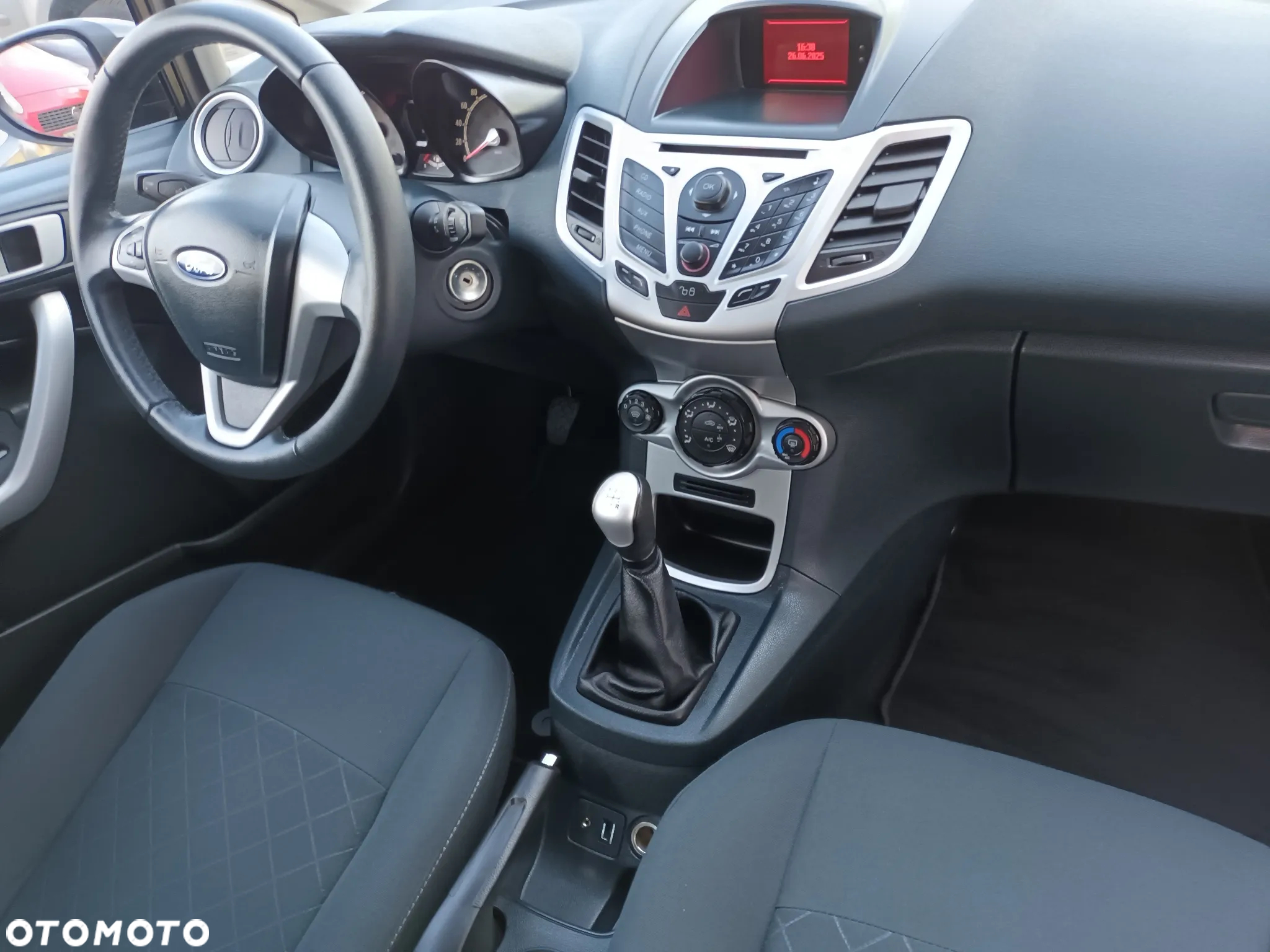 Ford Fiesta 1.25 Champions Edition - 27
