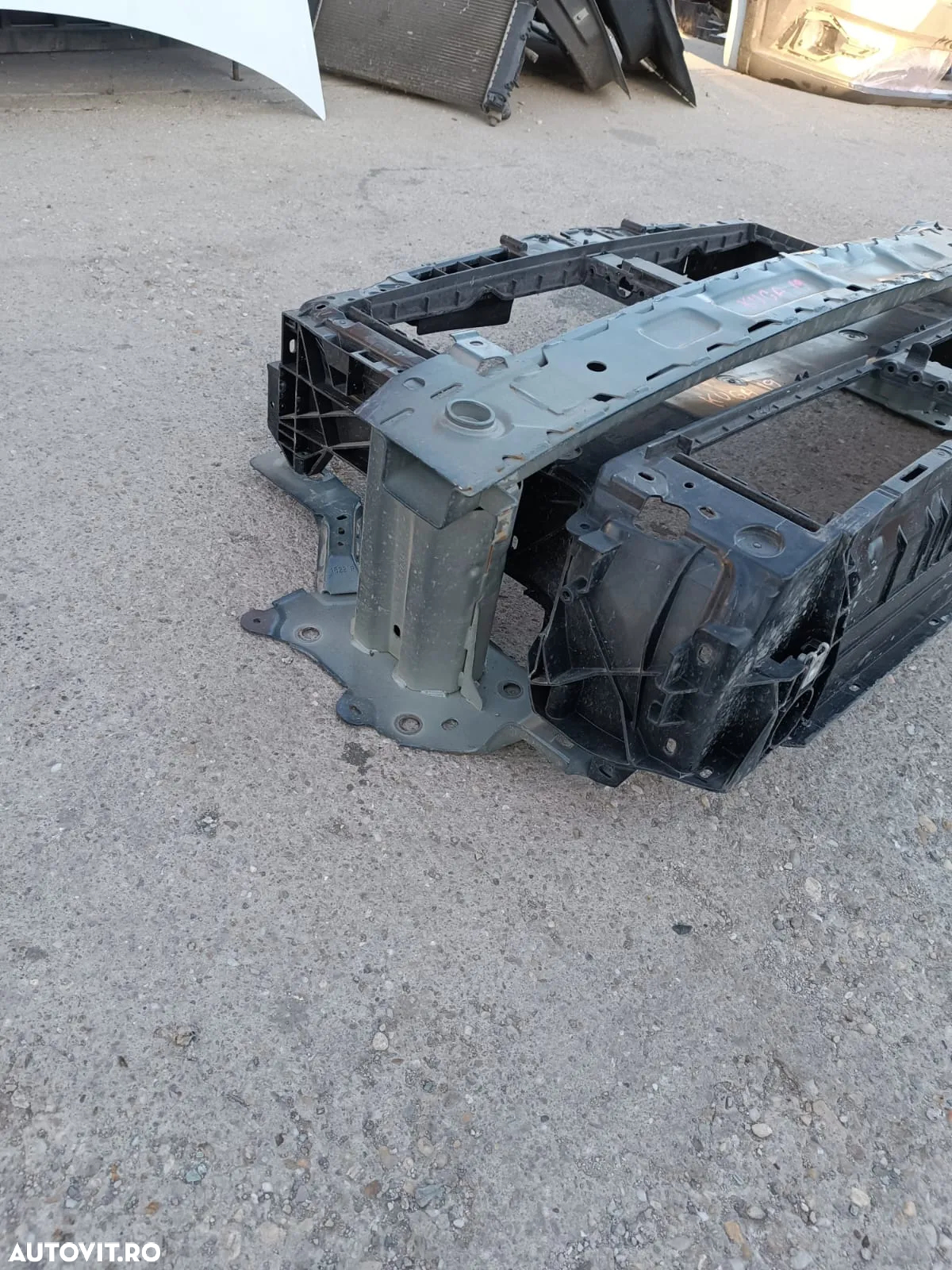 TRAGER +ARMATURA FORD KUGA - 5