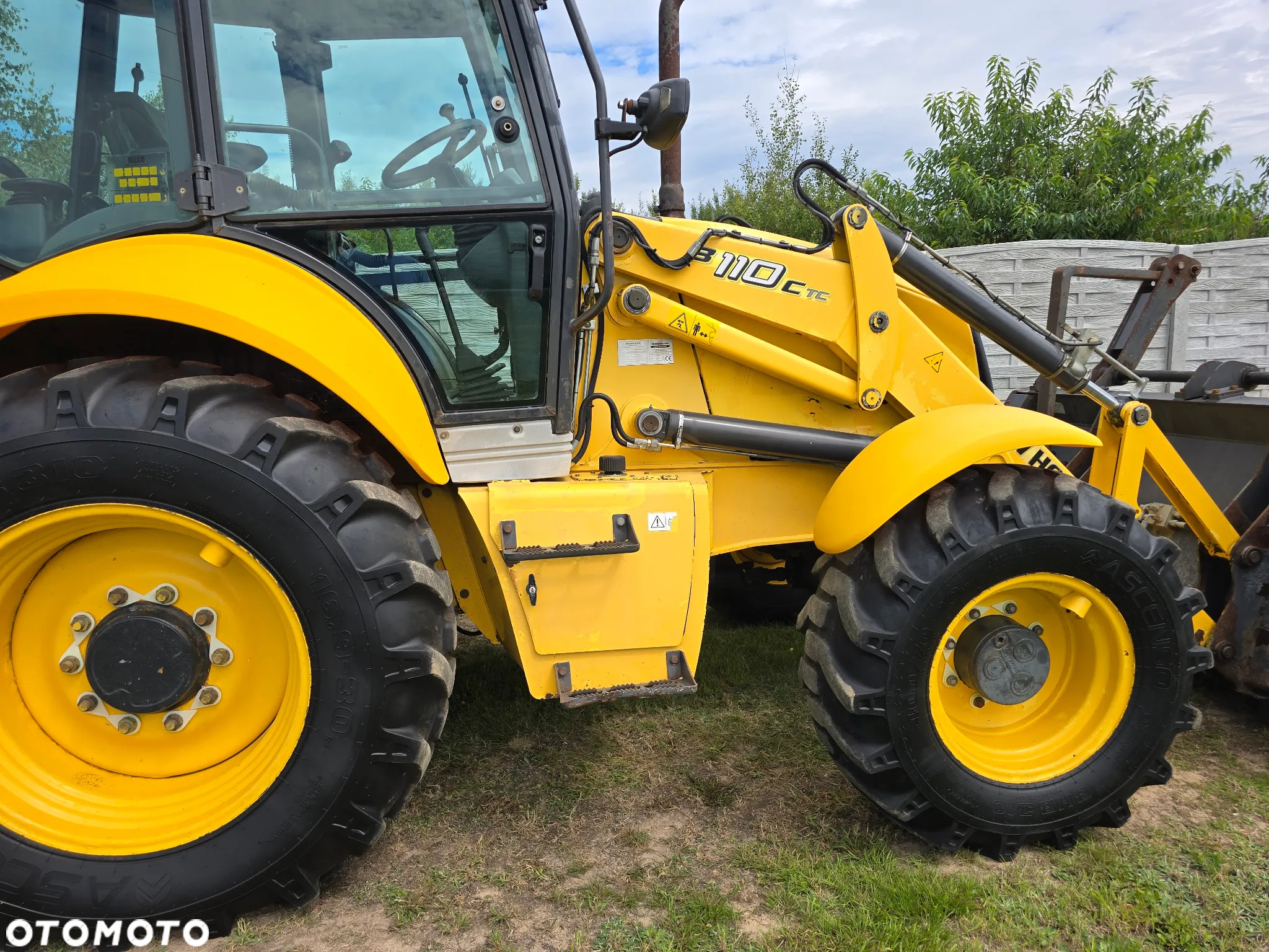 New Holland - 12