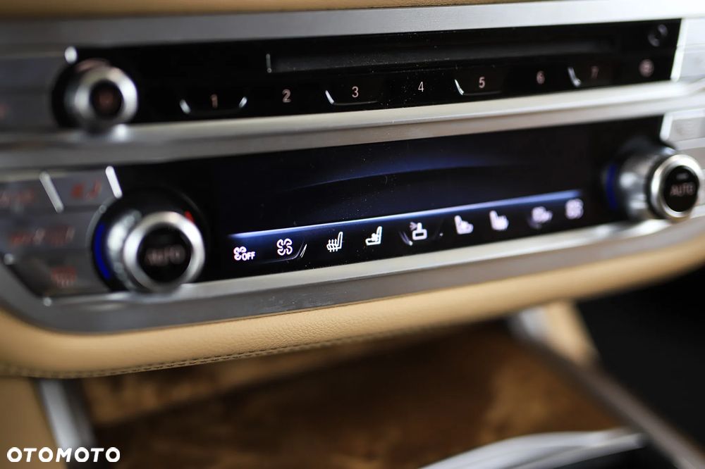 BMW Seria 7 730d xDrive - 25