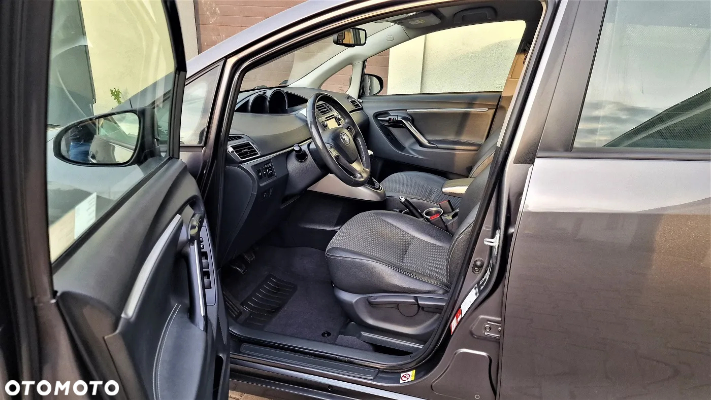 Toyota Verso 1.8 Prestige 7os - 9