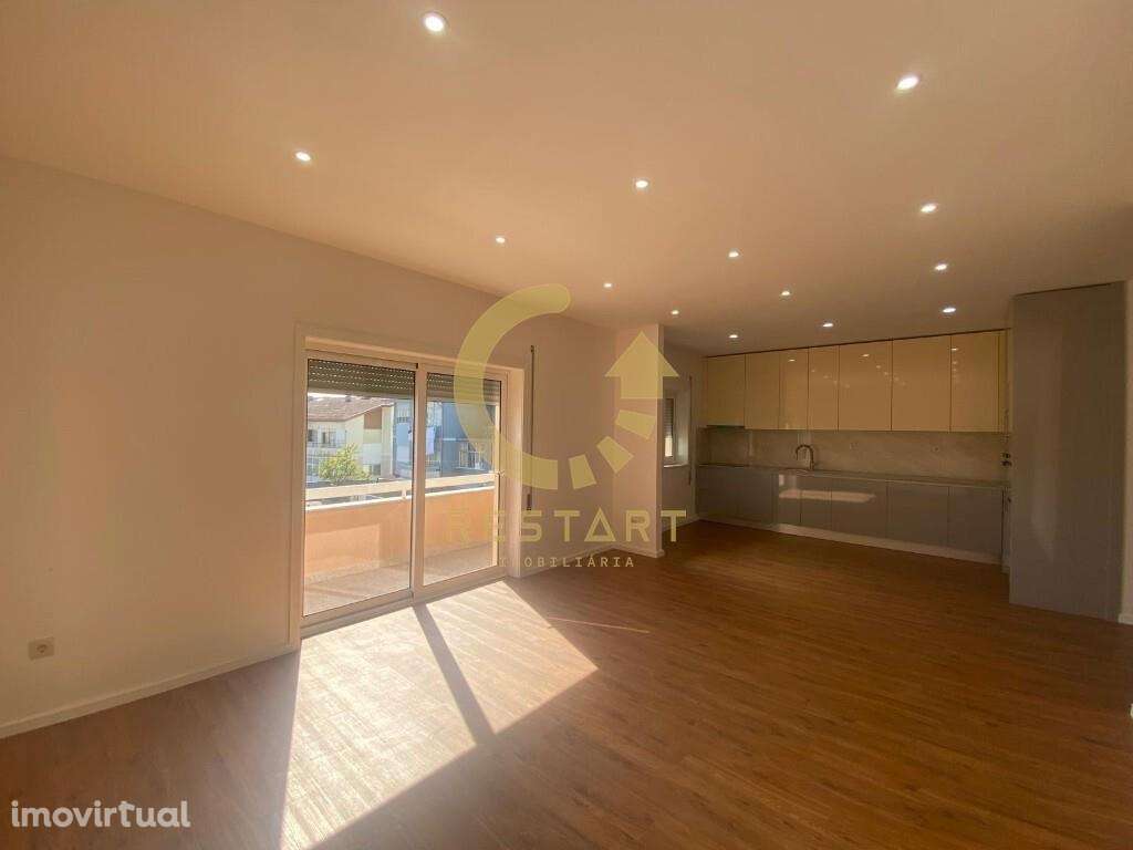 T3 em Águas Santas com 3 frentes, totalmente renovado com muita lumino - Grande imagem: 2/34