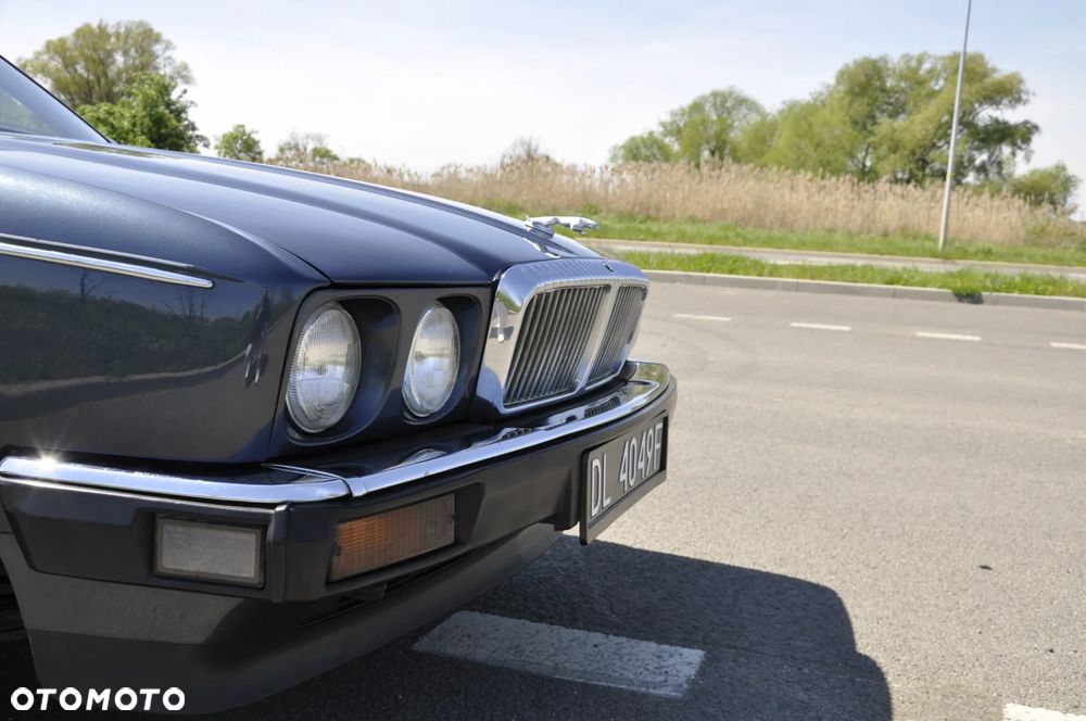 Jaguar XJ - 9