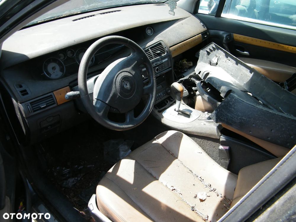 Renault Vel Satis I  (01-05r.) 3.0 DCI 180KM. Silnik P9X 701 Skrzynia SU1 021 lakier TEB66 – Grey eclipse bc. Cały na części GWARANCJA !!!  Przód Tył Zestaw Komplet Drzwi Klapa Zderzak Błotnik Maska Grill Atrapa Szyba Pas Lampa Lusterko Boczki Fotel Kanapa Kokpit Deska Rozdzielcza Przełącznik Włącznik Sterownik Przewody Wiązka Instalacja Moduł Komputer Czujnik Listwa Pompa Alternator Wtryski Głowica Rozrusznik Kompresor Sprzęgło Dwumas Silnik Skrzynia ABS Klimatyzacji Paliwa Wspomagania Kolektor Turbina Przepustnica Zawór Chłodnica Koło Hak Belka Sanki Zawieszenie Mcpherson Półoś Amortyzator Wydech Tłumik Zacisk Most - 6