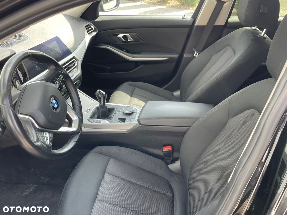 BMW Seria 3 318d Sport Line - 9
