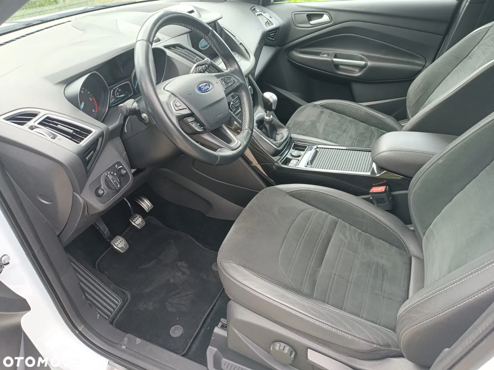 Ford Kuga 2.0 TDCi 4x2 ST-Line - 9