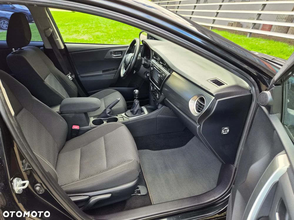 Toyota Auris 1.6 Premium - 19
