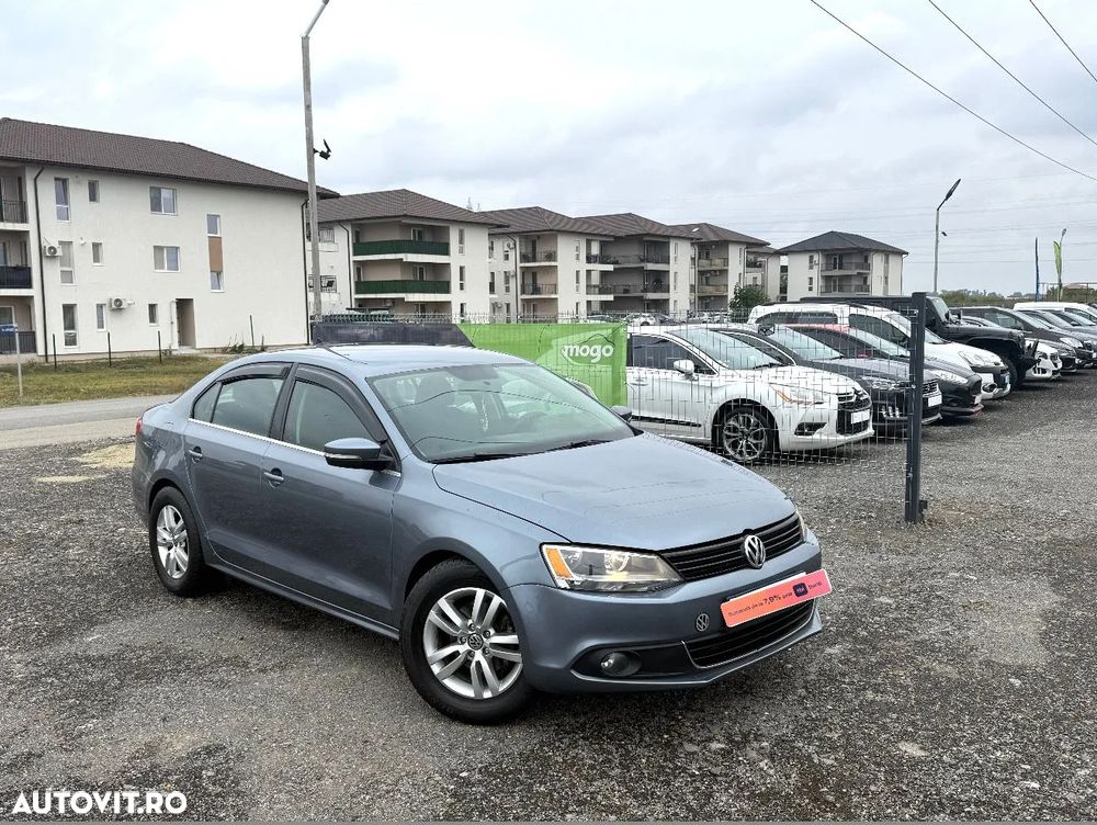 Volkswagen Jetta - 2