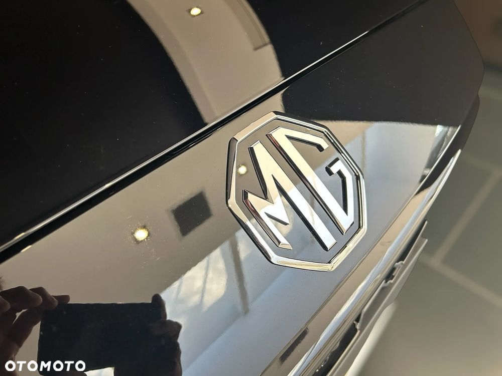 MG ZS Hybrid+ - 11