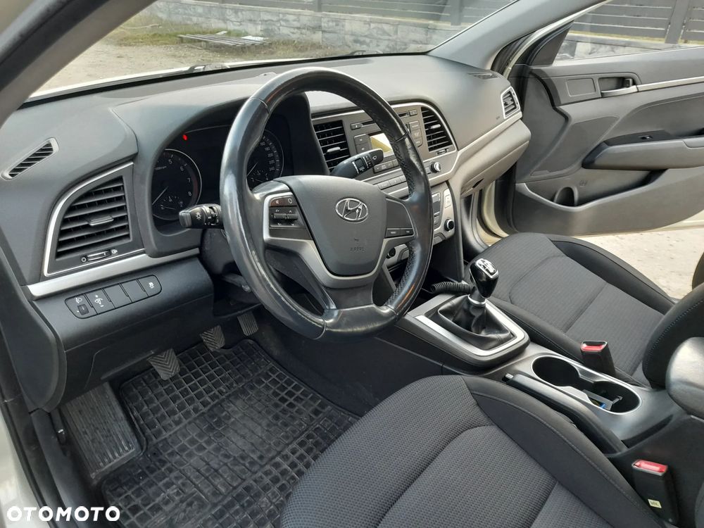 Hyundai Elantra 1.6 Classic Plus - 19
