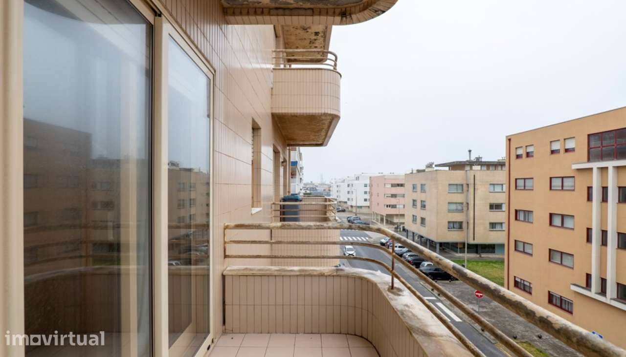 Apartamento T2 com varandas perto do mar em Leça da Palmeira - Grande imagem: 3/18