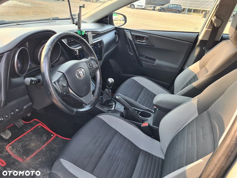 Toyota Auris - 13