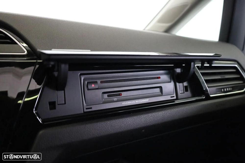 VW Touran 1.6 TDI R-Line DSG - 42