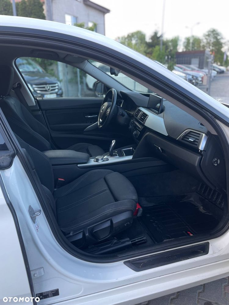 BMW Seria 3 320d xDrive Advantage - 11