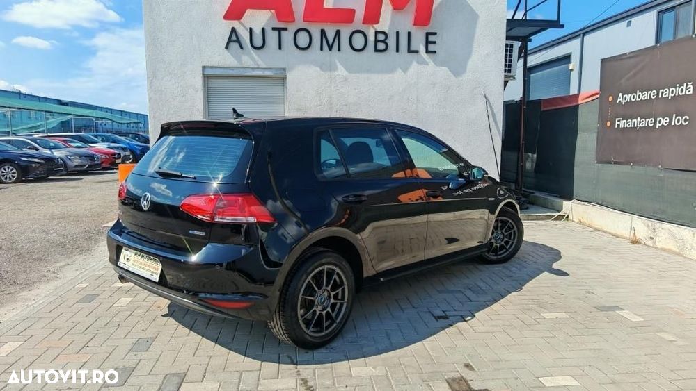 Volkswagen Golf - 9