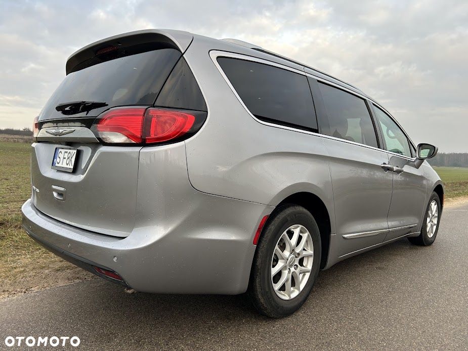 Chrysler Pacifica - 6