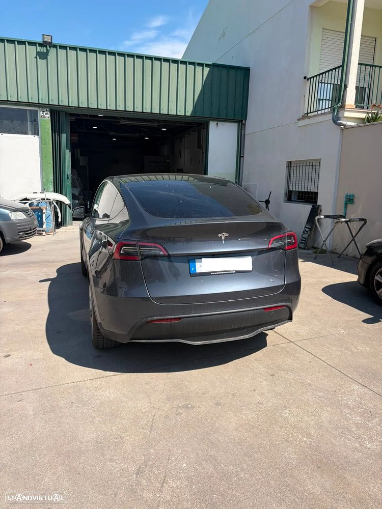Tesla Model Y Long Range Dual Motor AWD - 5