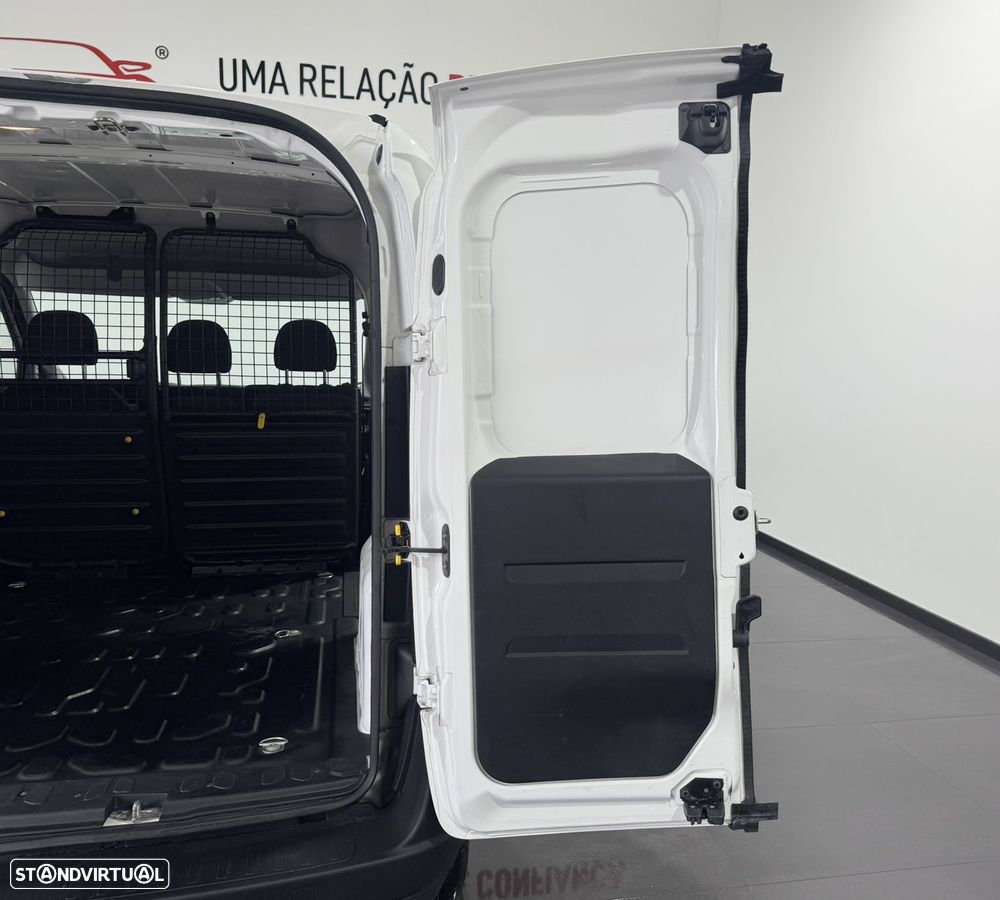 Fiat DOBLO CARGO 1.3 M-JET 95 CV - 3 LUGARES - IVA DEDUTIVÉL - 43