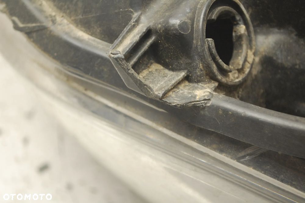 LAMPA PRAWY PRZÓD PRZEDNIA PRAWA TOYOTA YARIS III - 7