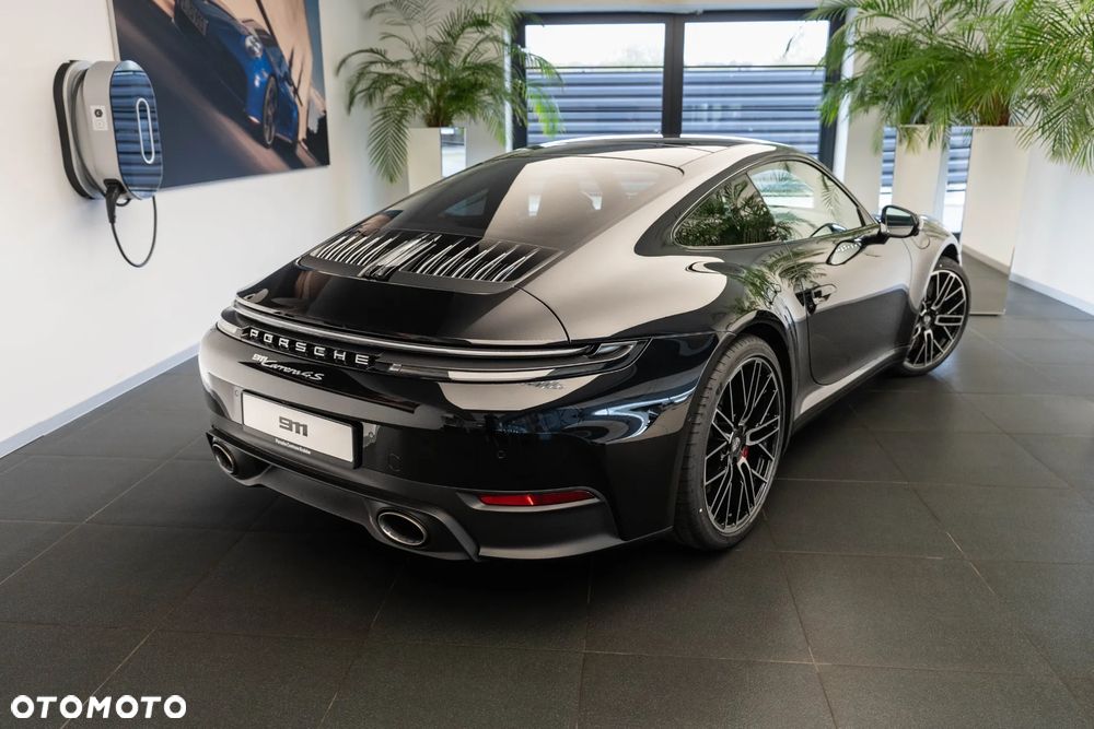 Porsche 911 Carrera 4S - 8