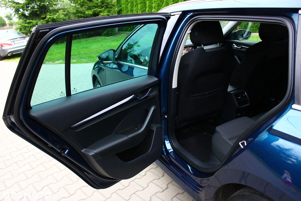Skoda Octavia Combi 2.0 TDI Style - 33