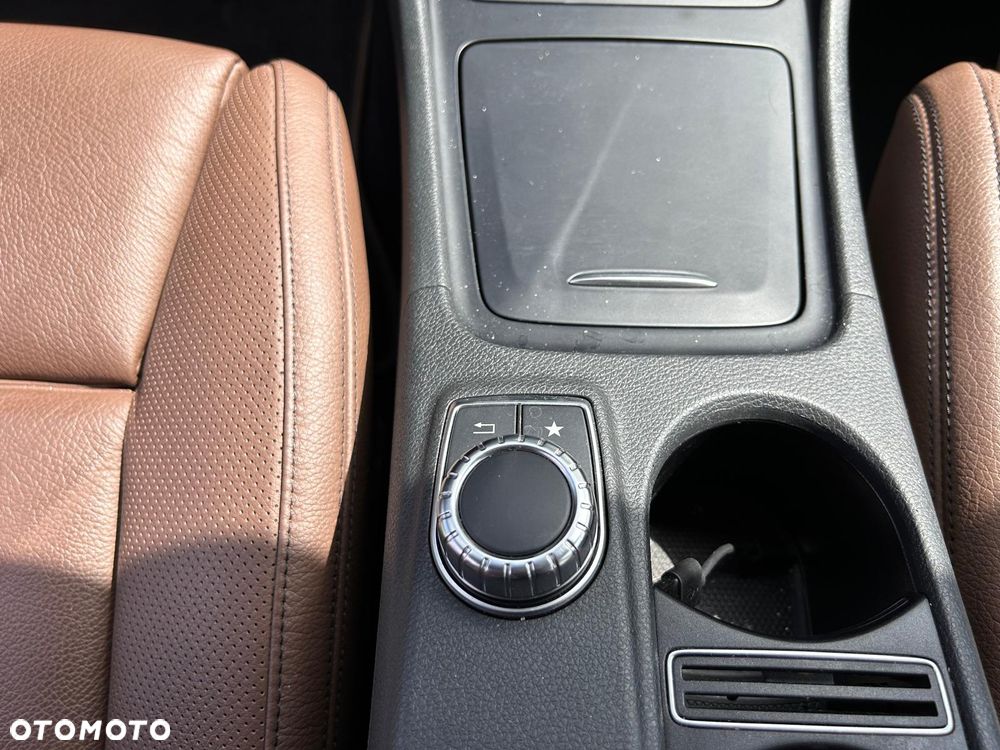 Mercedes-Benz CLA 200 7G-DCT - 28