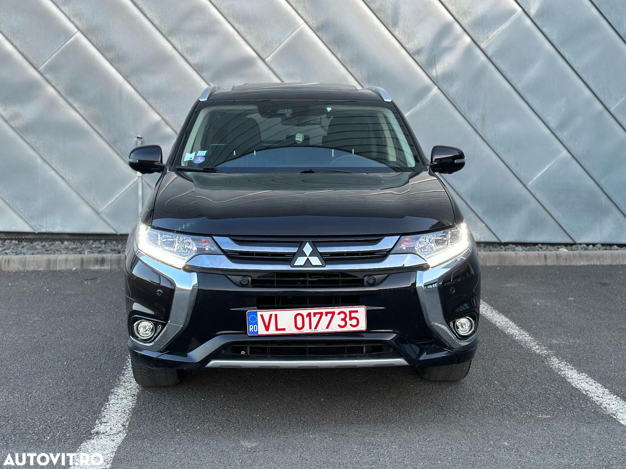 Mitsubishi Outlander 2.0 4WD Plug-In Hybrid Top - 1