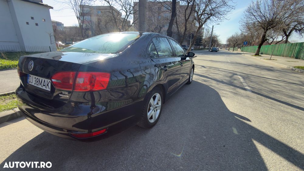 Volkswagen Jetta 1.6 TDI Blue Motion Technology Comfortline - 5