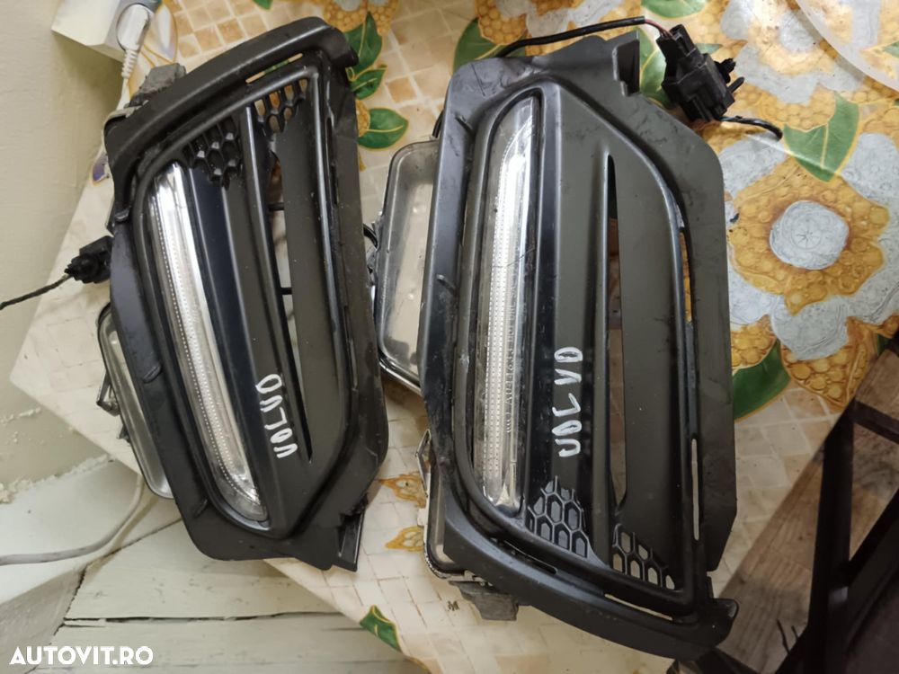 DRL / DAYLIGHT STANGA/ DREAPTA FARA GRILA VOLVO S60 , V60 AN 2014 31420238, 31420239