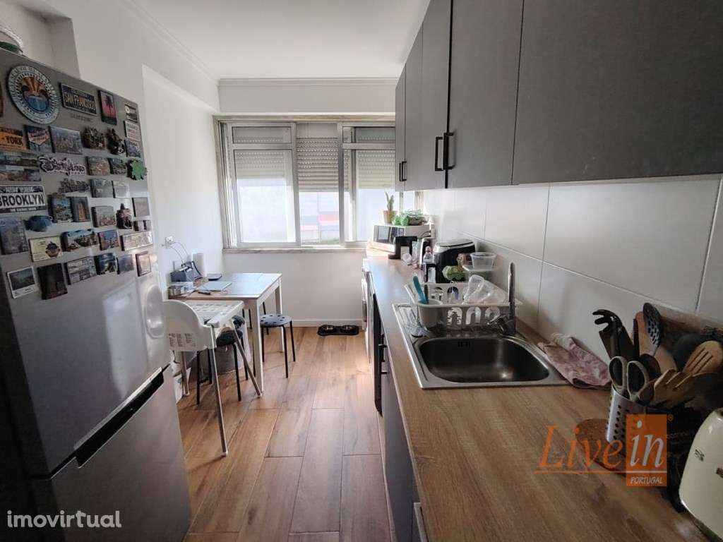 Apartamento T3 Remodelado com Garagem na Damaia de Cima - Grande imagem: 3/17